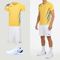 Li-Ning badminton T-shirt til mænd med perfekt pasform. Shop Looket 